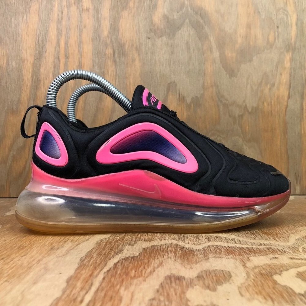 Nike Women's Air Max 720 Black / Laser Fuchsia Athletic Shoes